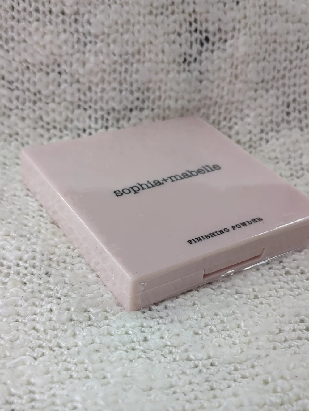 sophia+mabelle Finishing Powder in Almond Whispered, 6.7g/0.23oz